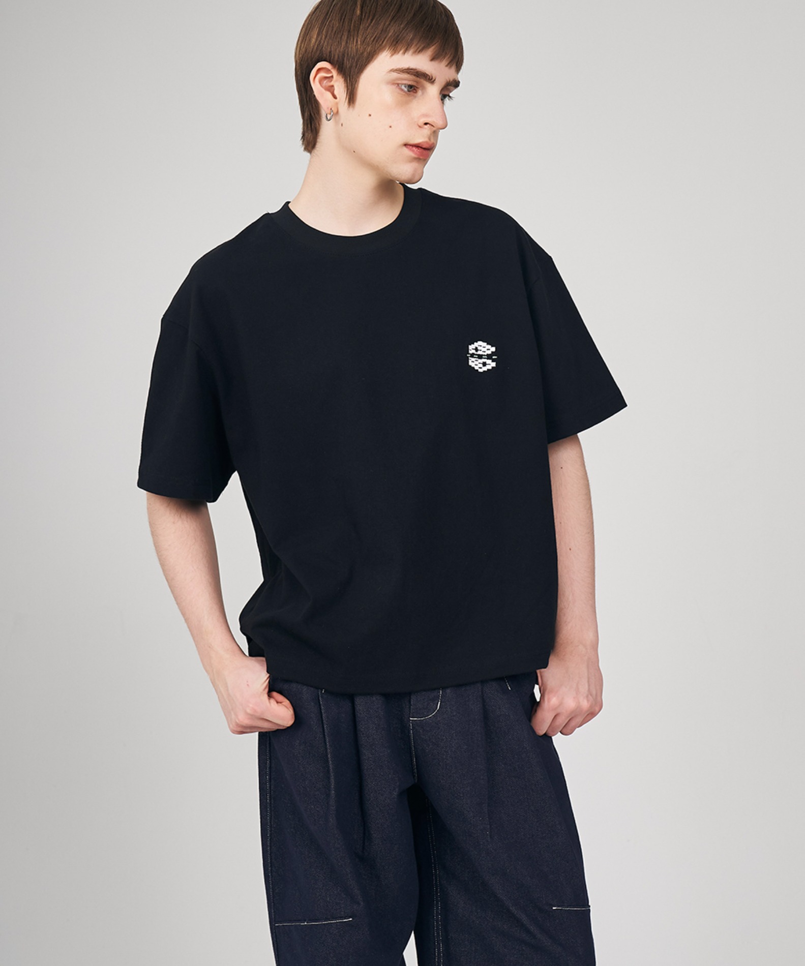 GAME EMBROIDIERED T-SHIRTS(BLACK)