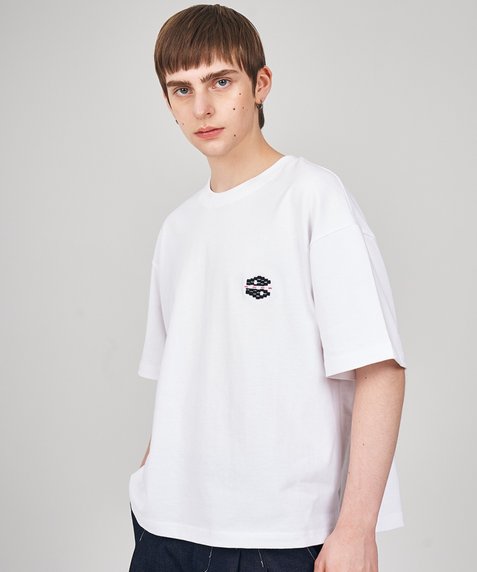 GAME EMBROIDIERED T-SHIRTS(WHITE)